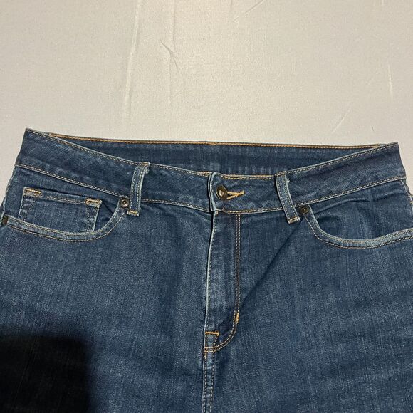 L.L.Bean Women's 10P Classic Fit True Shape High-Rise Straight Leg Jeans - Picture 2 of 12